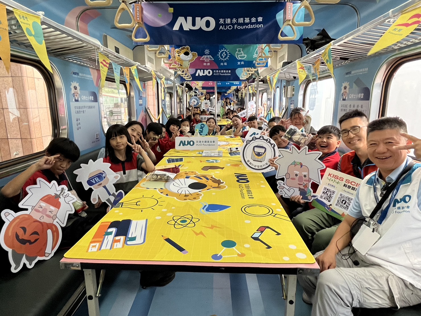 DG视讯永續基金會參與「臺灣科普環島列車」，設計基礎科學車廂課程，以「淨零碳排和永續能源」為主題，讓學生透過創意實驗認識淨零知識，以及思考生活中的減碳行為